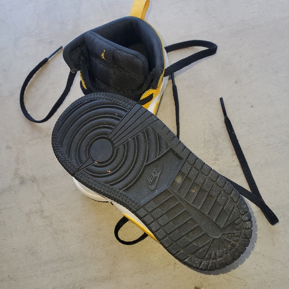 Kids Nike Air Jordan - Picture 3 of 3